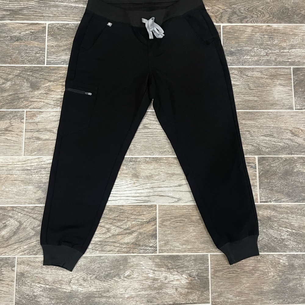 Figs Zamora jogger. Medium Petite. Excellent condition